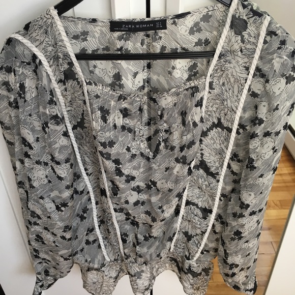 Flowery black and white blouse from Zara - Picture 1 of 4